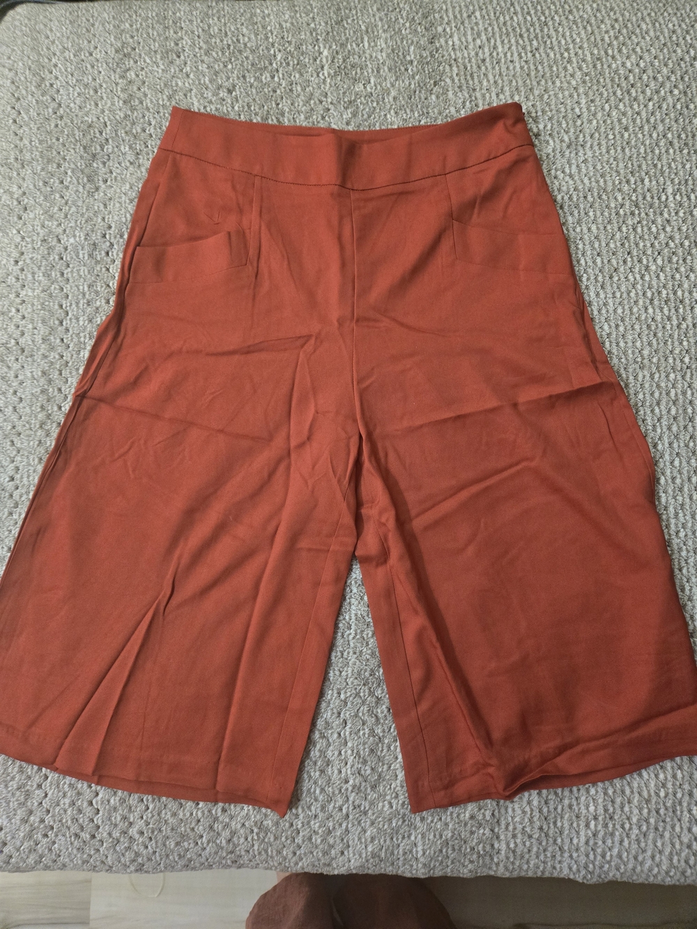 Hayden Wide-Leg Culotte Pants in Red